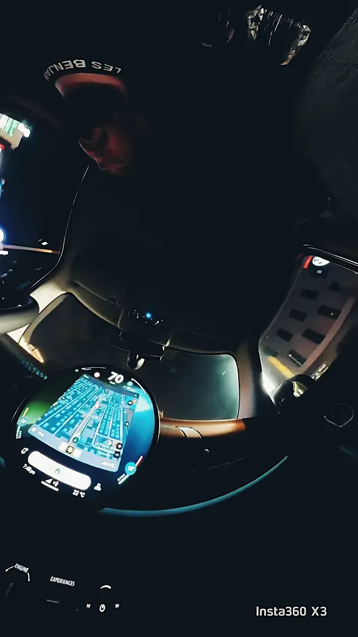 Гоняем по ночам по Джумейре на минике